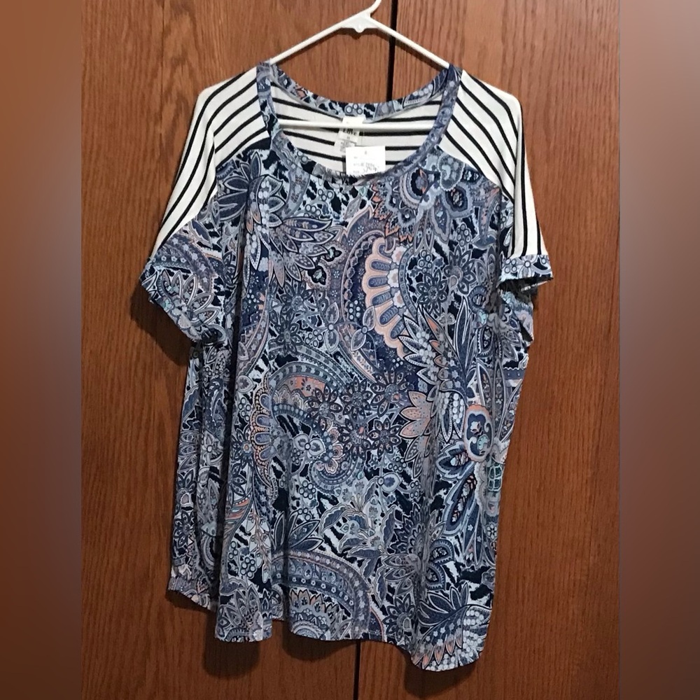 NWT Sew In Love Size 3X Blue Paisley Short-Sleeve Top with Striped Shoulders